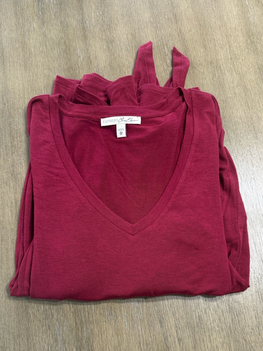 Women's Express V-Neck Tank Top - Burgundy